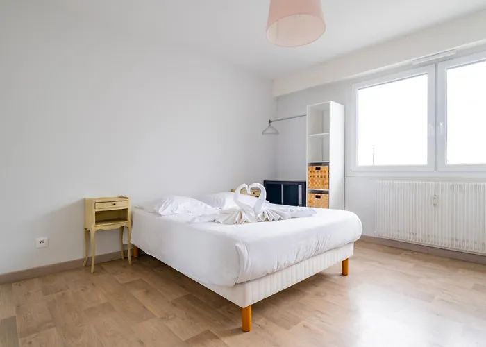 Le Saint Aloïse - Balcon, Vue à 10min Du Centre Appartement *